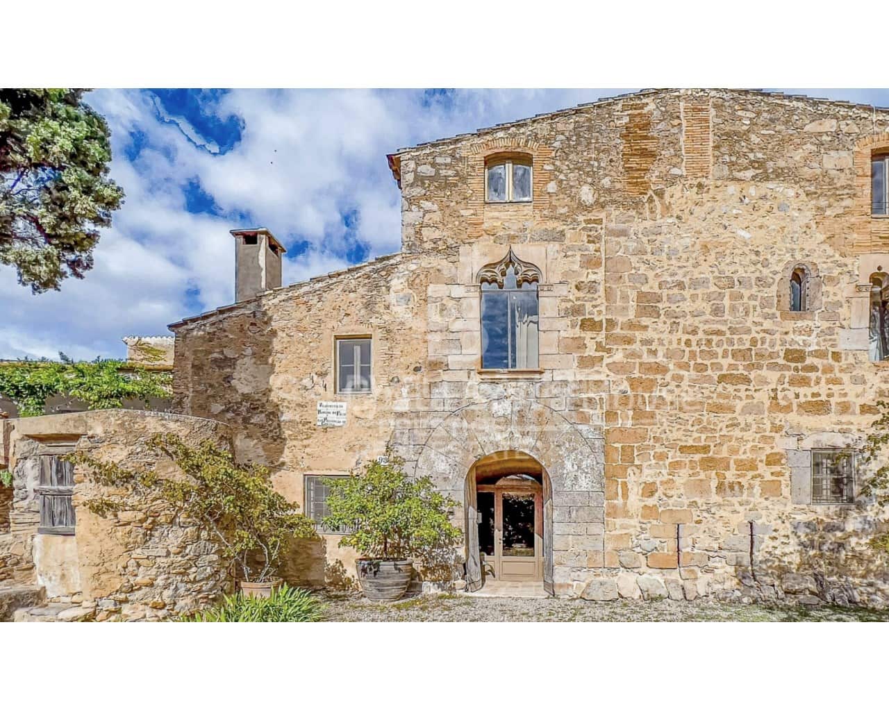 6 bedroom Finca/Country House for sale in Vilamacolum - € 1,590,000 (Ref: 9644656)