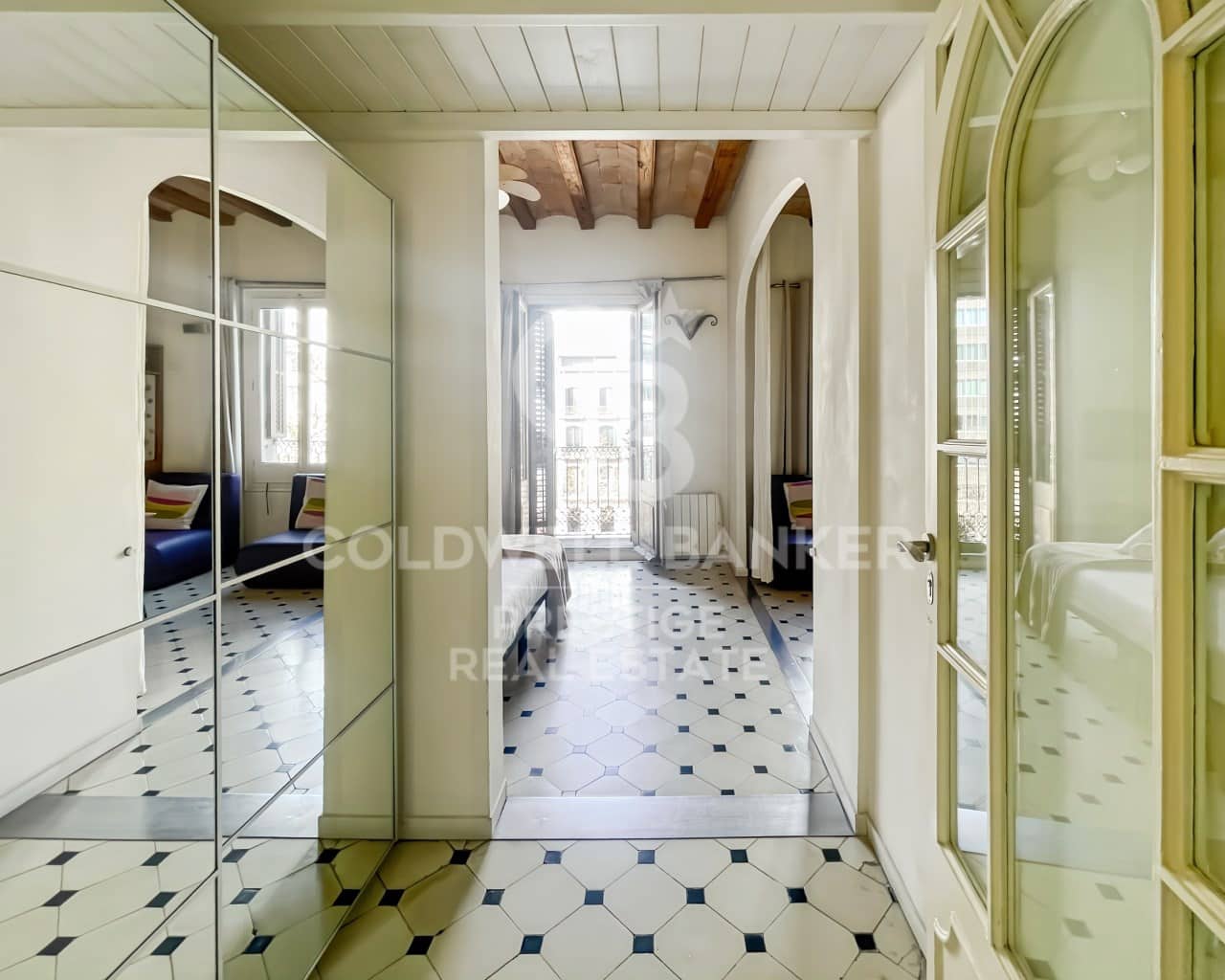 Ático de 5 habitaciones en Barcelona ciudad en venta - 750.000 € (Ref: 9666337)