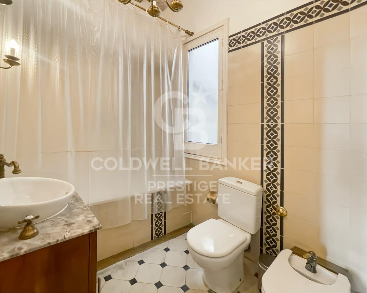 Ático de 5 habitaciones en Barcelona ciudad en venta - 750.000 € (Ref: 9666337)