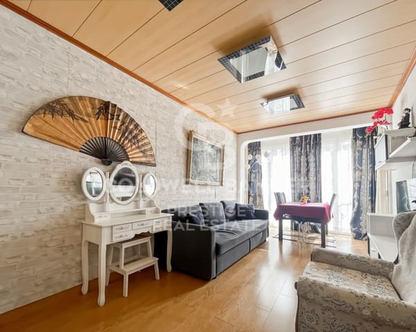 Piso de 2 habitaciones en Sant Adrià de Besòs en venta - 239.995 € (Ref: 9674088)