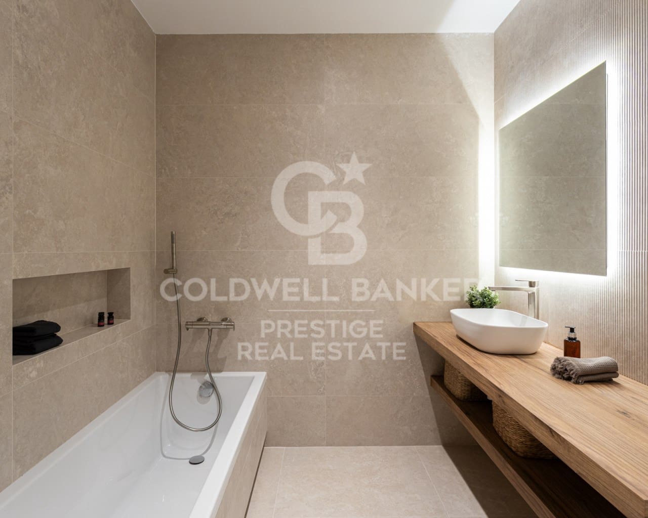 5 bedroom Flat for sale in Barcelona city - € 2,150,000 (Ref: 9690480)