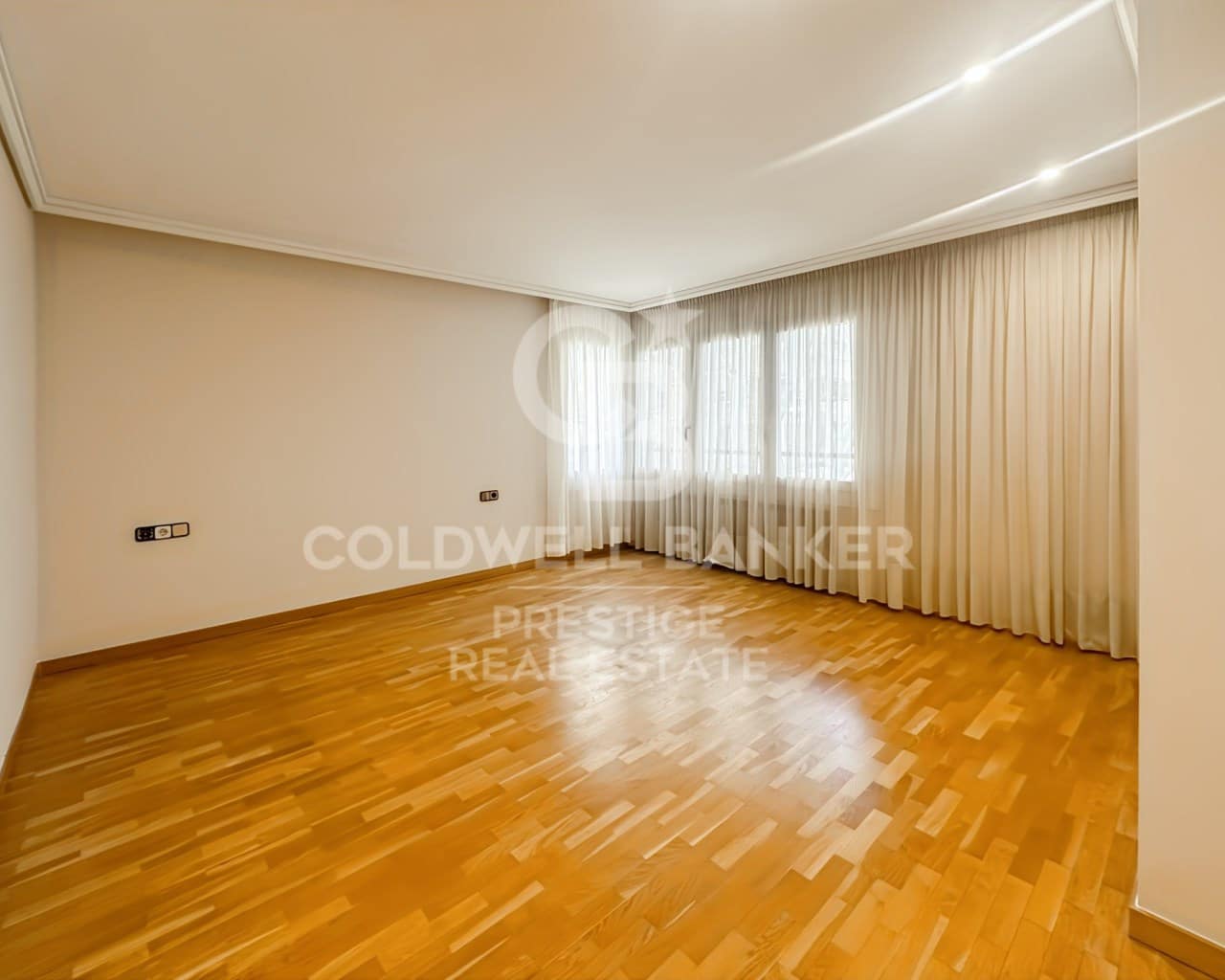 4 bedroom Flat for rent in Barcelona city with garage - € 4,000 (Ref: 9698760)