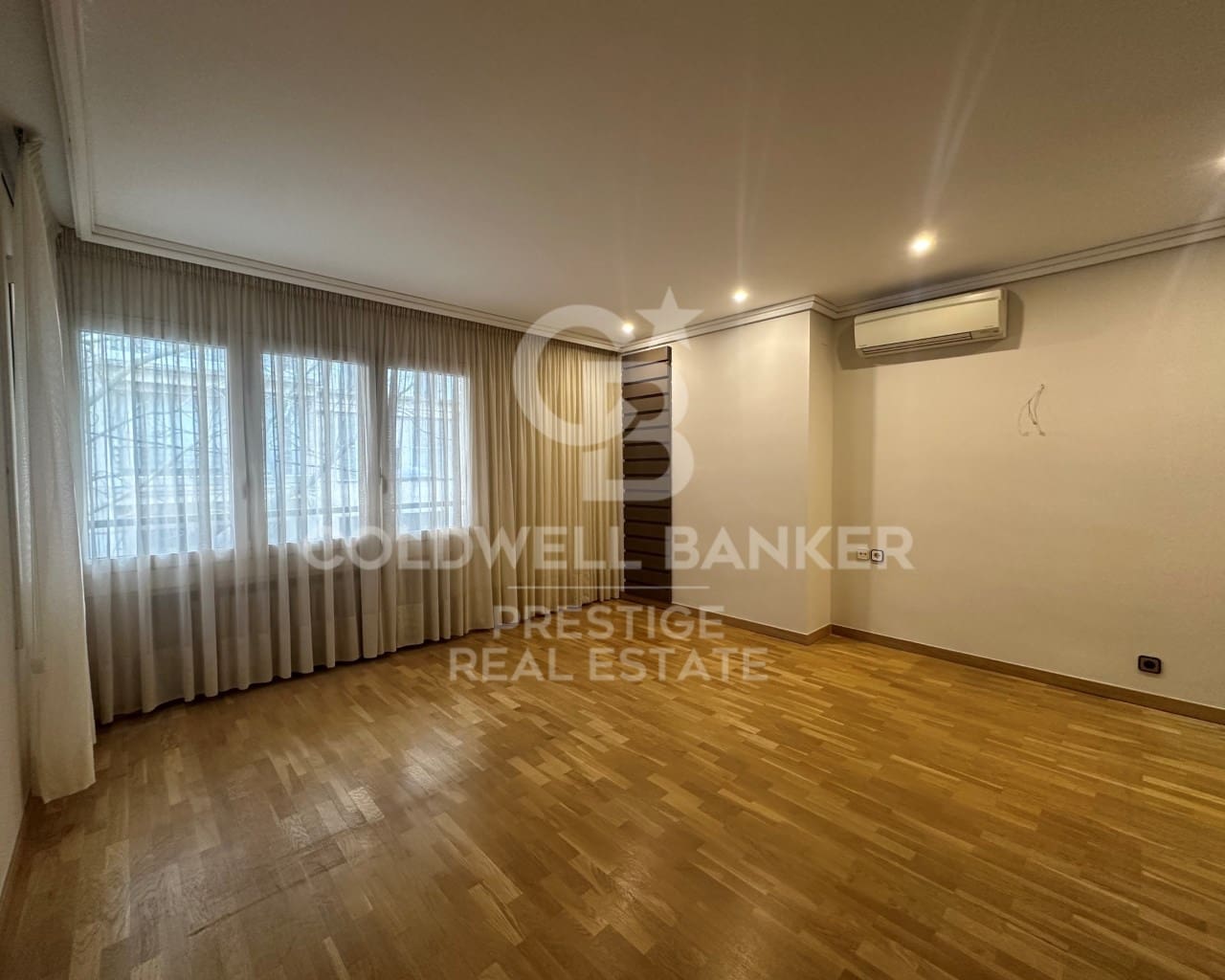 4 quarto Apartamento para arrendar em Barcelona cidade com garagem - 4 000 € (Ref: 9698760)