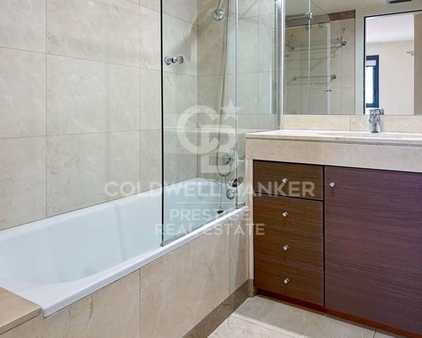 3 sovrum Lägenhet till salu i Diagonal Mar i El Front Marítim del Poblenou, Barcelona stad med garage - 850 000 € (Ref: 9784523)