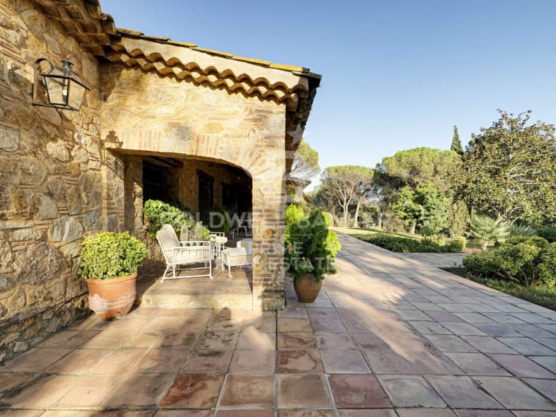 10 sovrum Finca/Hus på landet till salu i Caldes de Malavella med pool - 3 100 000 € (Ref: 9799123)
