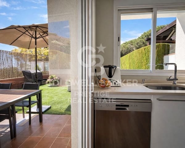 3 bedroom Semi-detached Villa for sale in Sant Pol de Mar with pool garage - € 750,000 (Ref: 9804203)