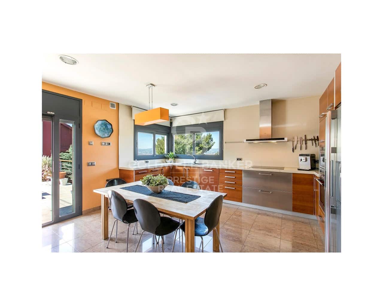 5 makuuhuone Huvila vuokrattavana paikassa Esplugues de Llobregat mukana uima-altaan 
autotalli - 8 500 € (Ref: 9806373)