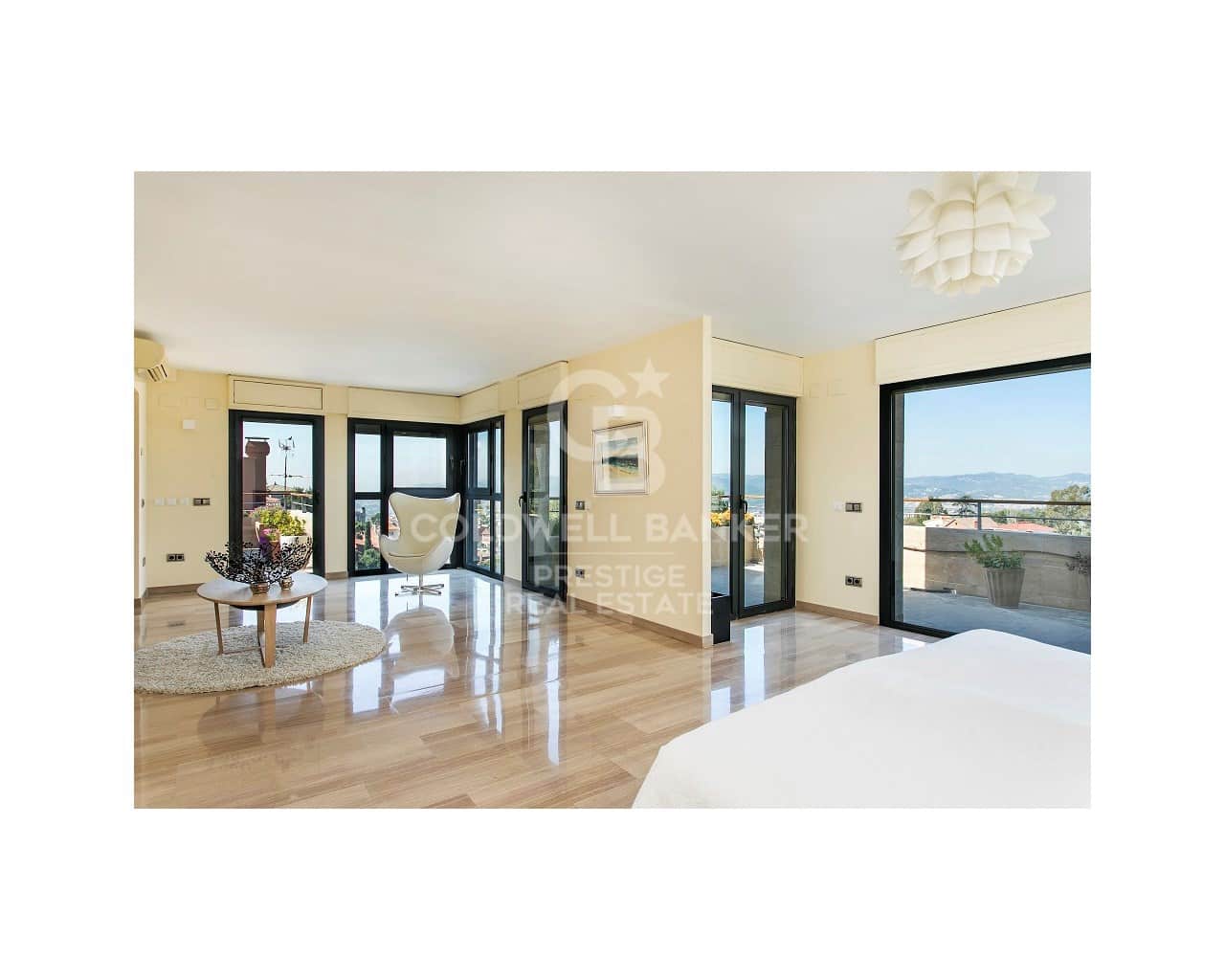 5 makuuhuone Huvila vuokrattavana paikassa Esplugues de Llobregat mukana uima-altaan 
autotalli - 8 500 € (Ref: 9806373)