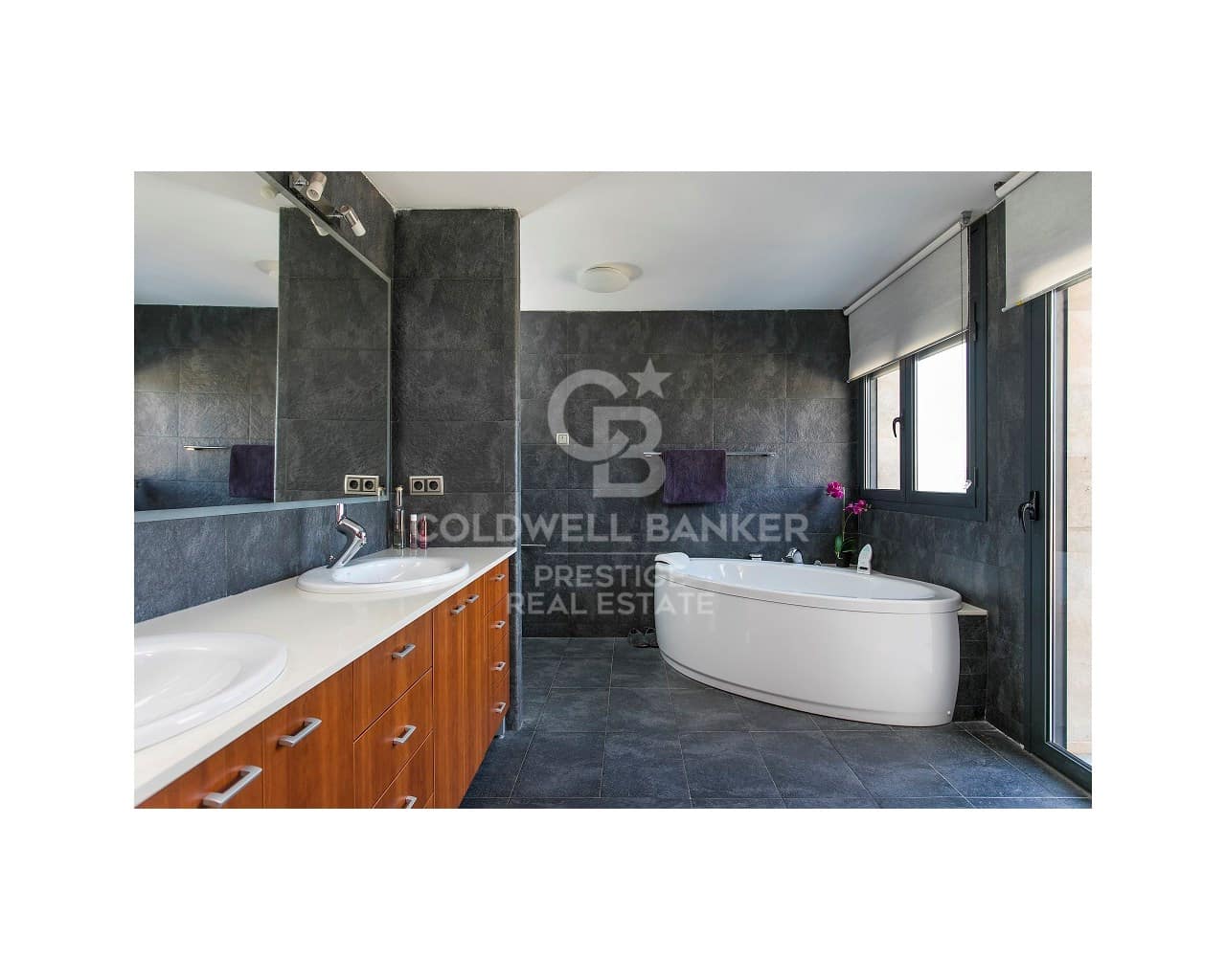 5 makuuhuone Huvila vuokrattavana paikassa Esplugues de Llobregat mukana uima-altaan 
autotalli - 8 500 € (Ref: 9806373)