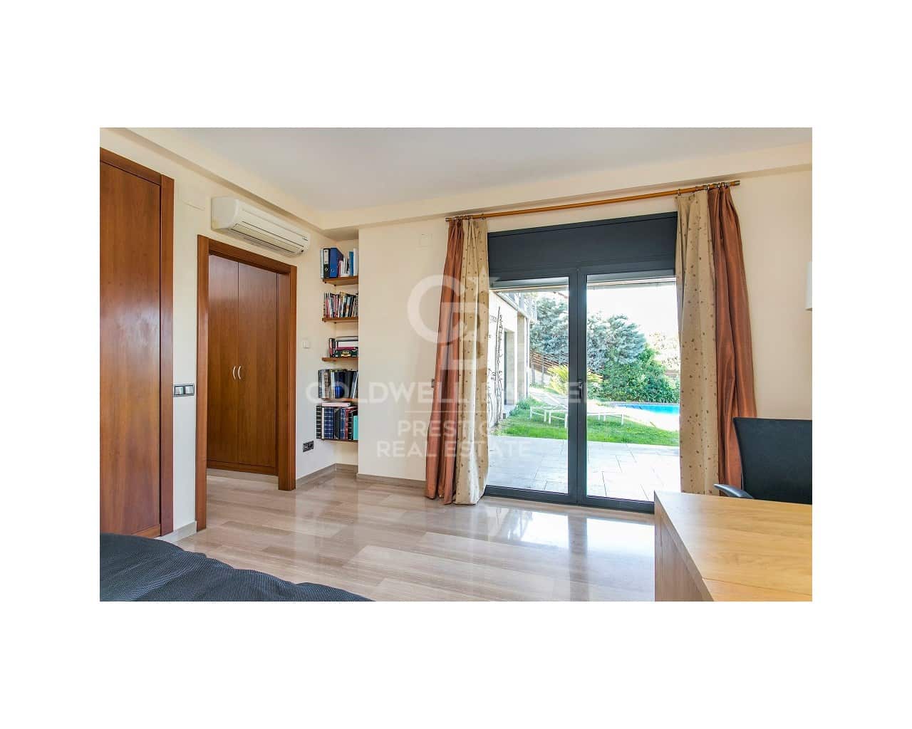 5 makuuhuone Huvila vuokrattavana paikassa Esplugues de Llobregat mukana uima-altaan 
autotalli - 8 500 € (Ref: 9806373)