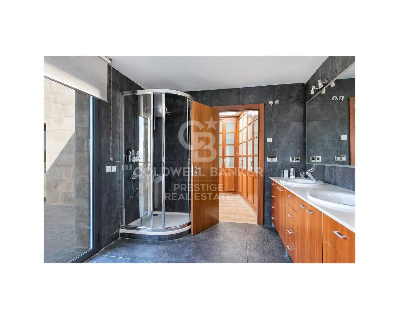 5 makuuhuone Huvila vuokrattavana paikassa Esplugues de Llobregat mukana uima-altaan 
autotalli - 8 500 € (Ref: 9806373)