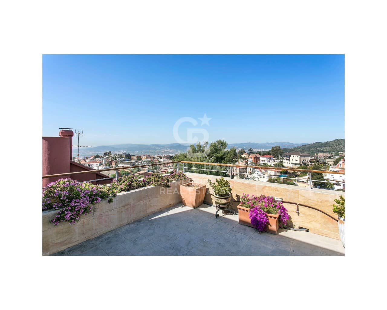 5 makuuhuone Huvila vuokrattavana paikassa Esplugues de Llobregat mukana uima-altaan 
autotalli - 8 500 € (Ref: 9806373)