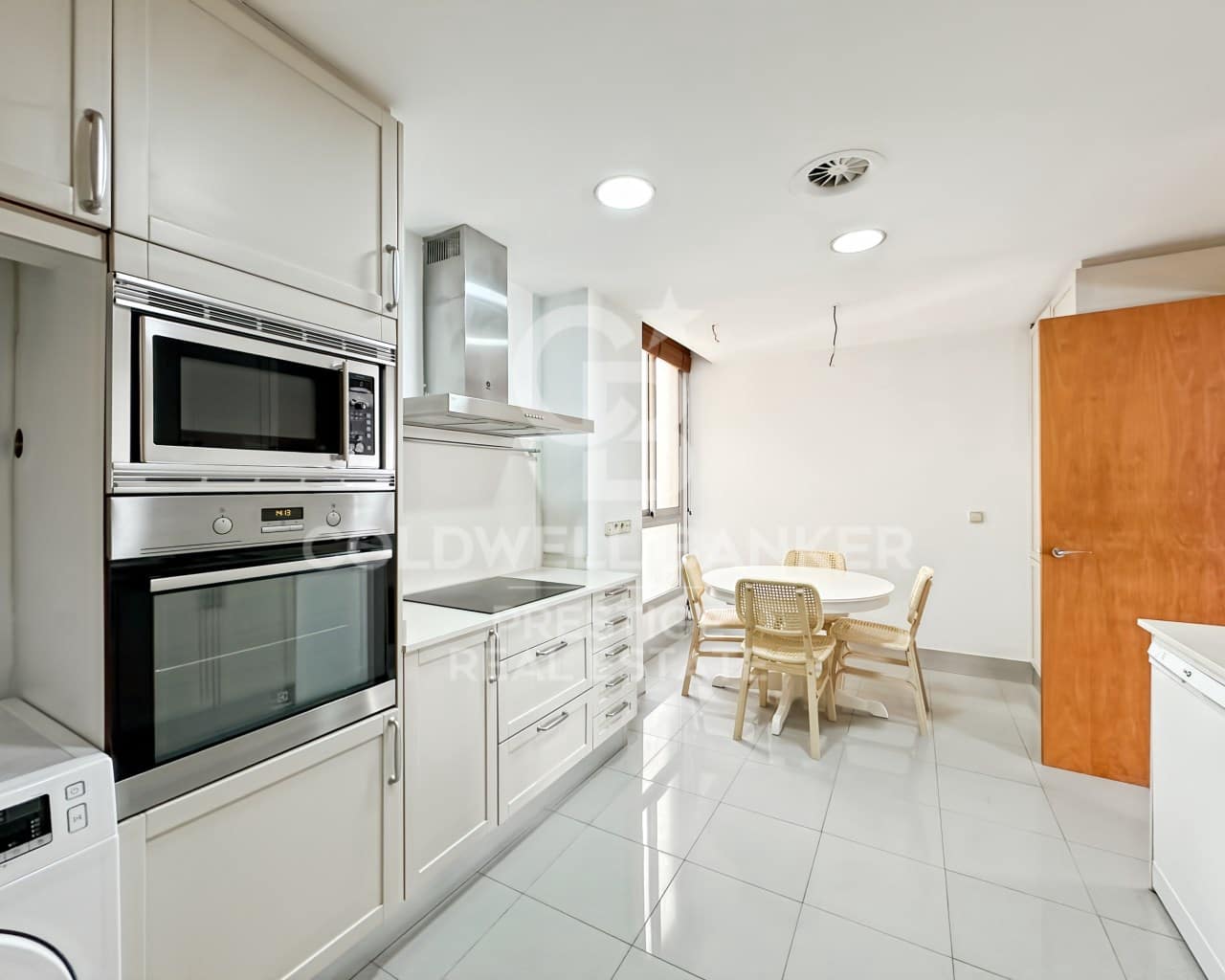 3 bedroom Flat for rent in Barcelona city with garage - € 2,755 (Ref: 9808052)
