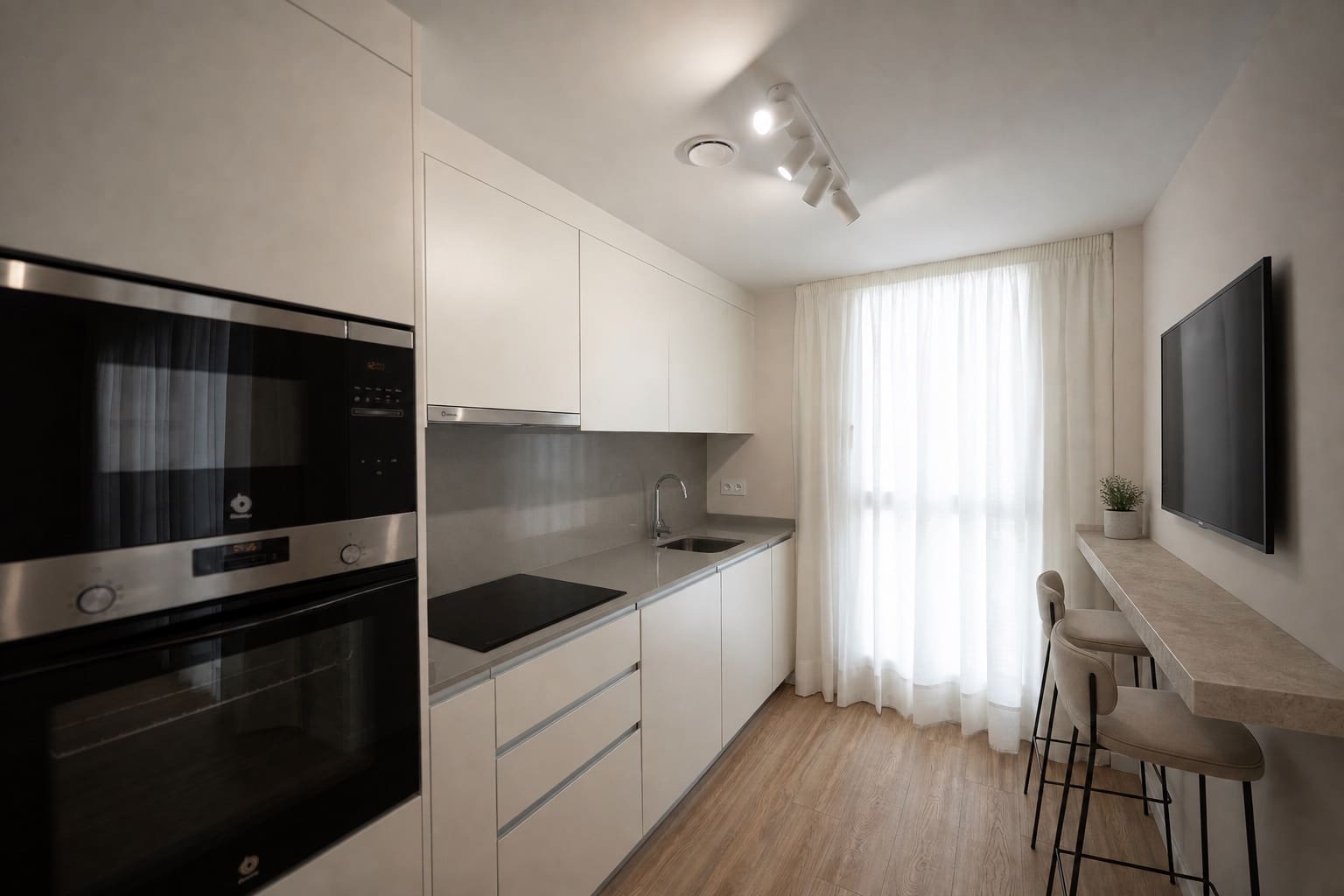 2 bedroom Penthouse for rent in Palma de Mallorca with pool garage - € 4,000 (Ref: 9614294)