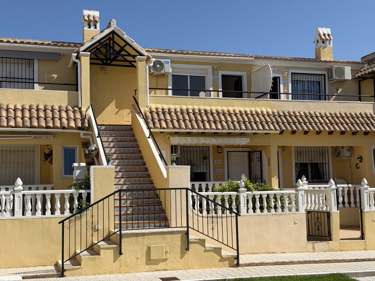 2 Zimmer Apartment zu verkaufen in Villamartin mit Pool - 139.995 € (Ref: 10001366)