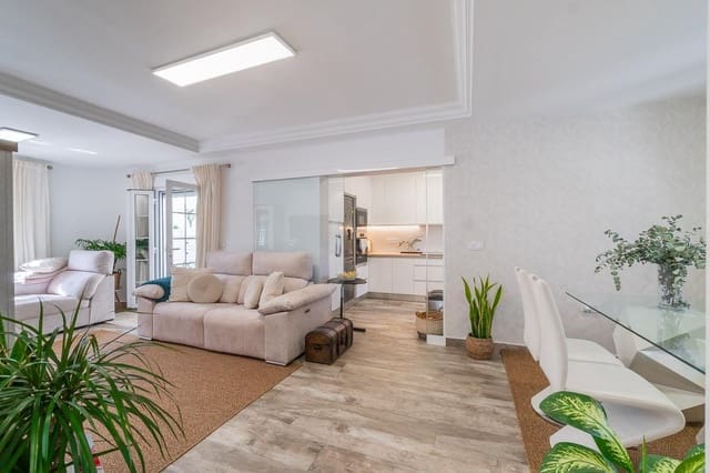 Chalet de 4 habitaciones en San Miguel de Salinas en venta con piscina - 365.000 € (Ref: 10004368)