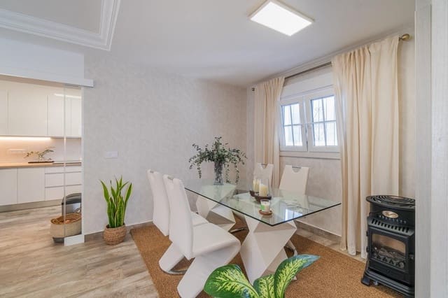 Chalet de 4 habitaciones en San Miguel de Salinas en venta con piscina - 365.000 € (Ref: 10004368)