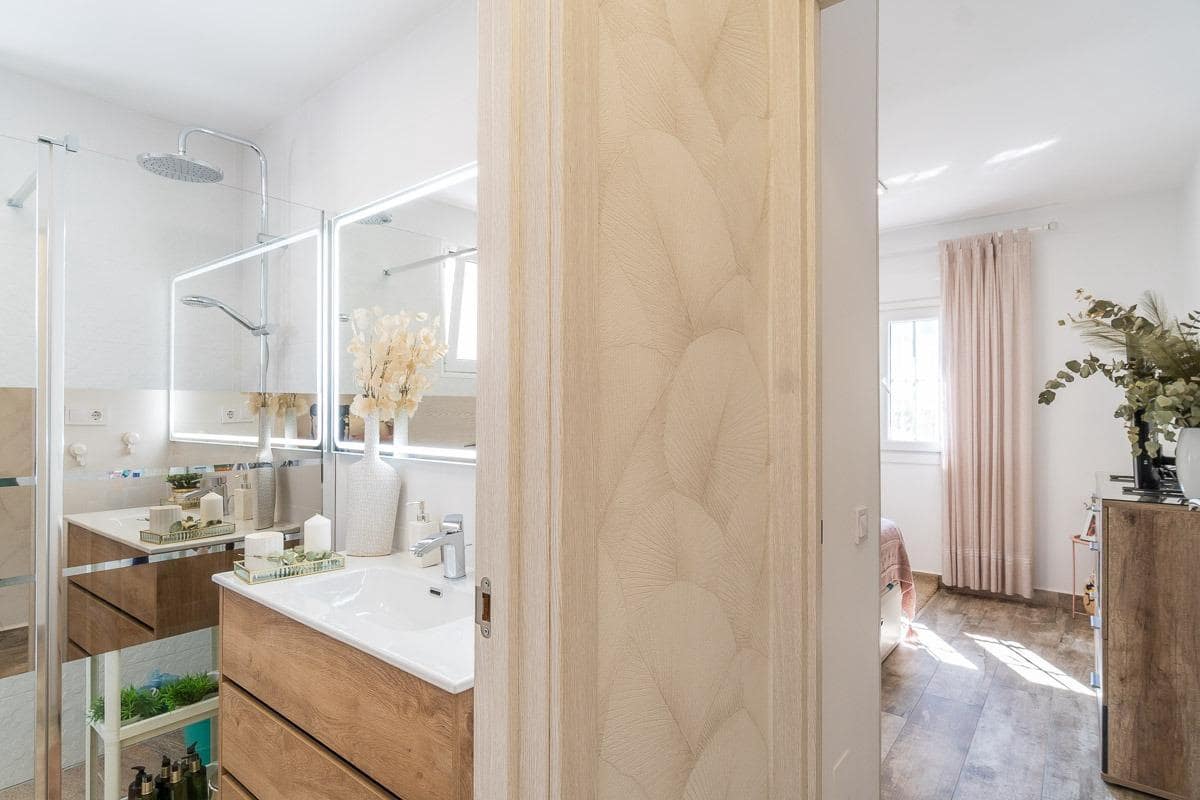 Chalet de 4 habitaciones en San Miguel de Salinas en venta con piscina - 365.000 € (Ref: 10004368)