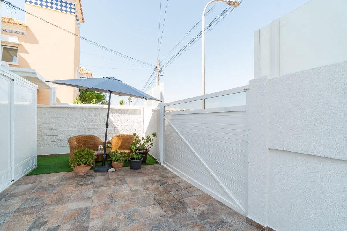 Chalet de 4 habitaciones en San Miguel de Salinas en venta con piscina - 365.000 € (Ref: 10004368)