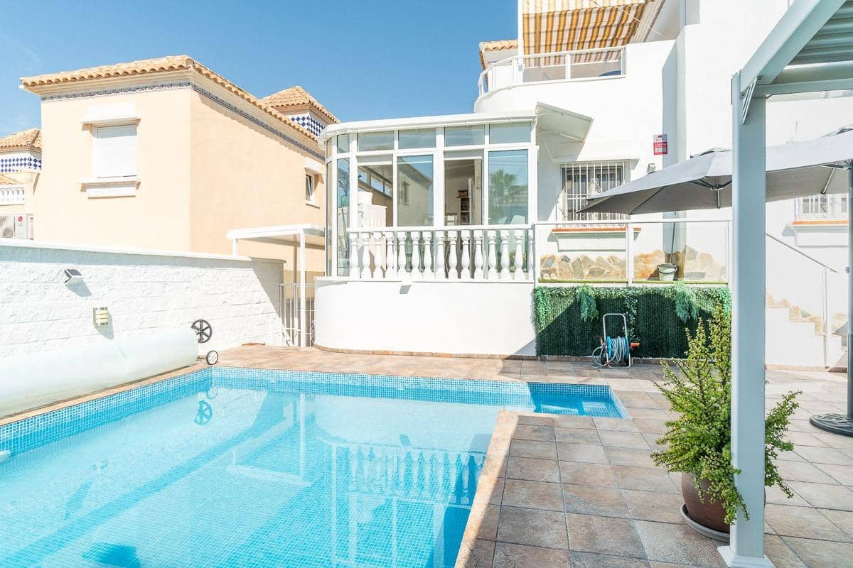Chalet de 4 habitaciones en San Miguel de Salinas en venta con piscina - 365.000 € (Ref: 10004368)