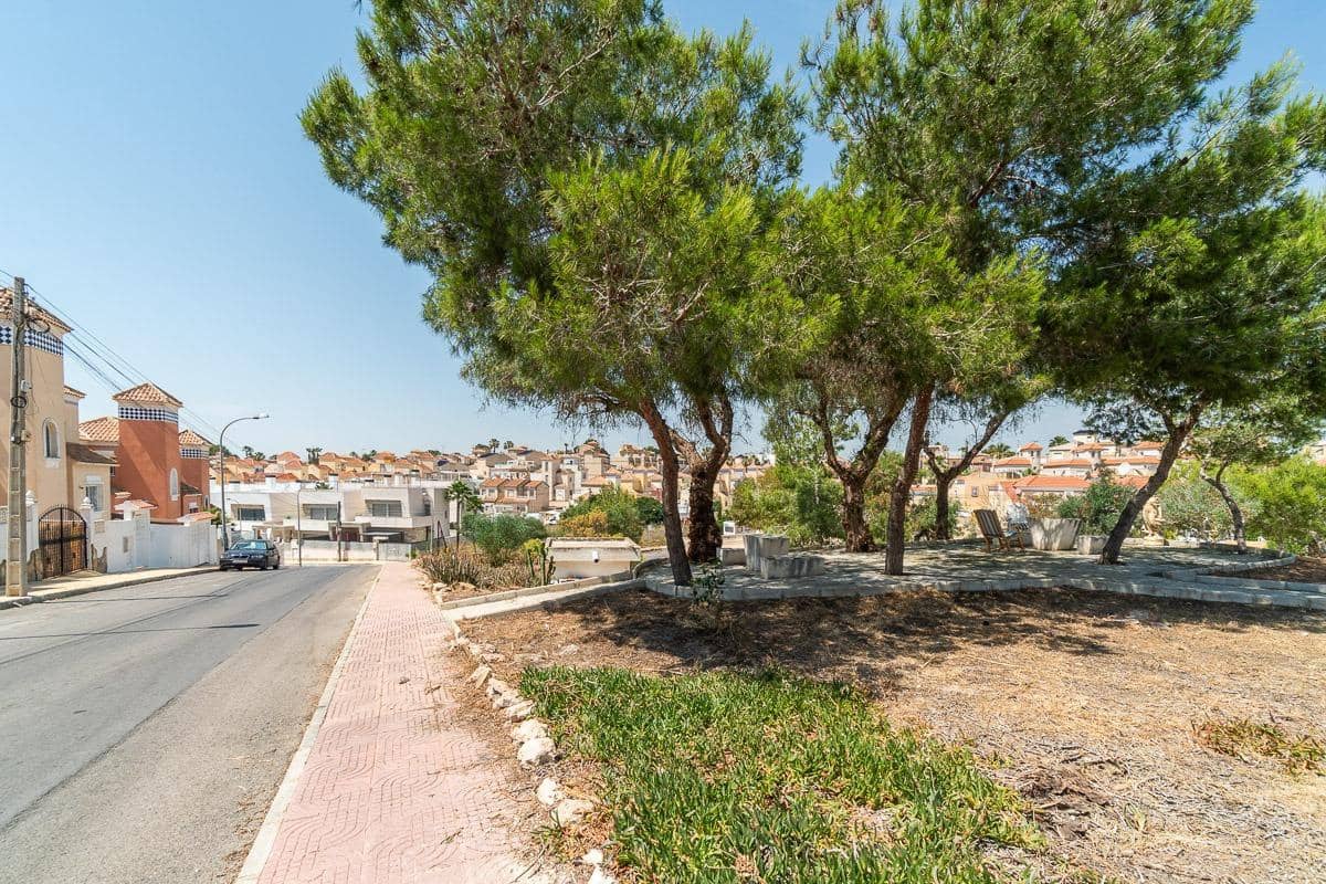 Chalet de 4 habitaciones en San Miguel de Salinas en venta con piscina - 365.000 € (Ref: 10004368)