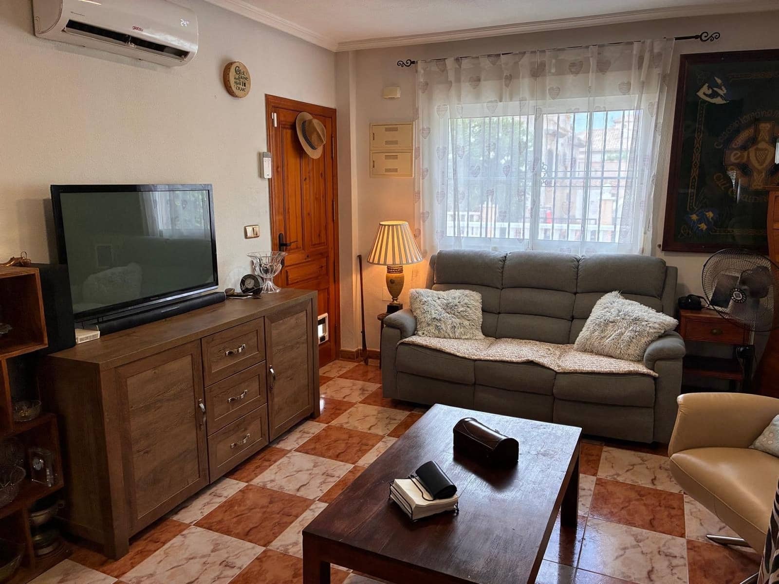 2 soverom Kjedet enebolig til salgs i Orihuela Costa med svømmebasseng - € 249 995 (Ref: 10004370)