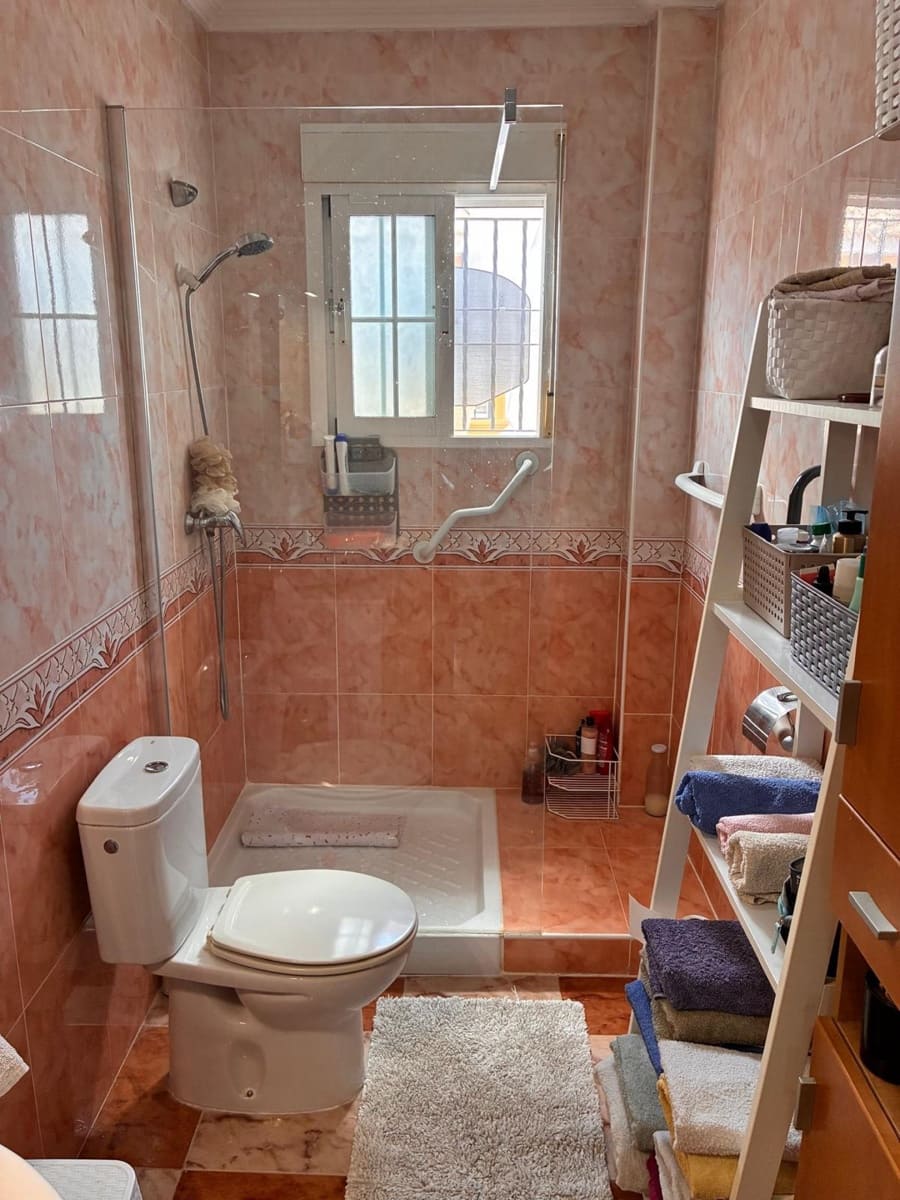 2 soverom Kjedet enebolig til salgs i Orihuela Costa med svømmebasseng - € 249 995 (Ref: 10004370)