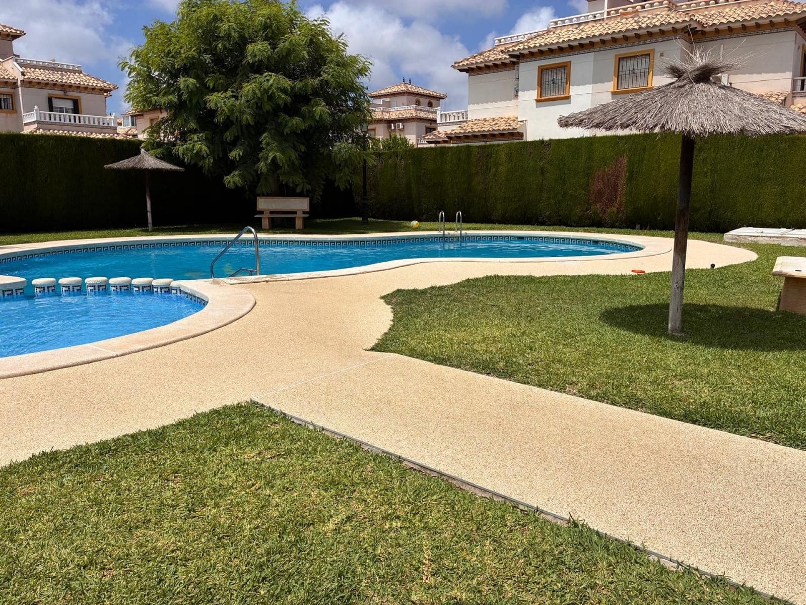 2 soverom Kjedet enebolig til salgs i Orihuela Costa med svømmebasseng - € 249 995 (Ref: 10004370)