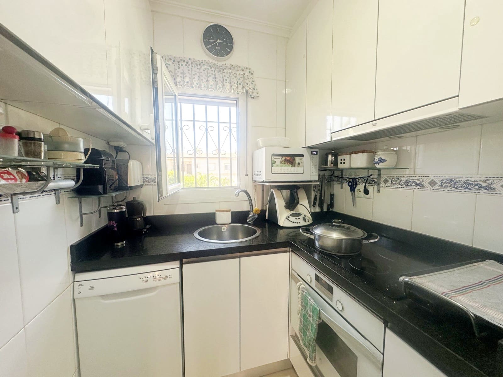 2 soverom Bungalow til salgs i Torrevieja med svømmebasseng - € 169 900 (Ref: 10004372)