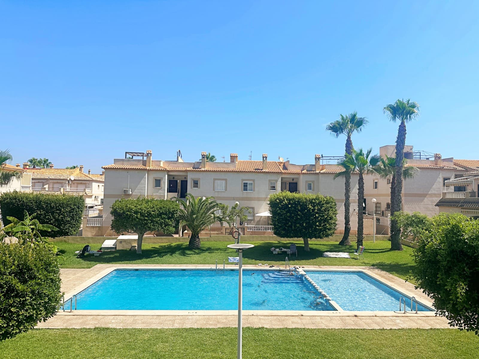 2 soverom Bungalow til salgs i Torrevieja med svømmebasseng - € 169 900 (Ref: 10004372)