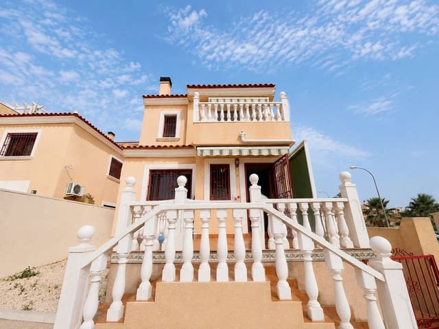 2 bedroom Villa for sale in Villamartin, Orihuela with pool garage - € 220,000 (Ref: 10004374)