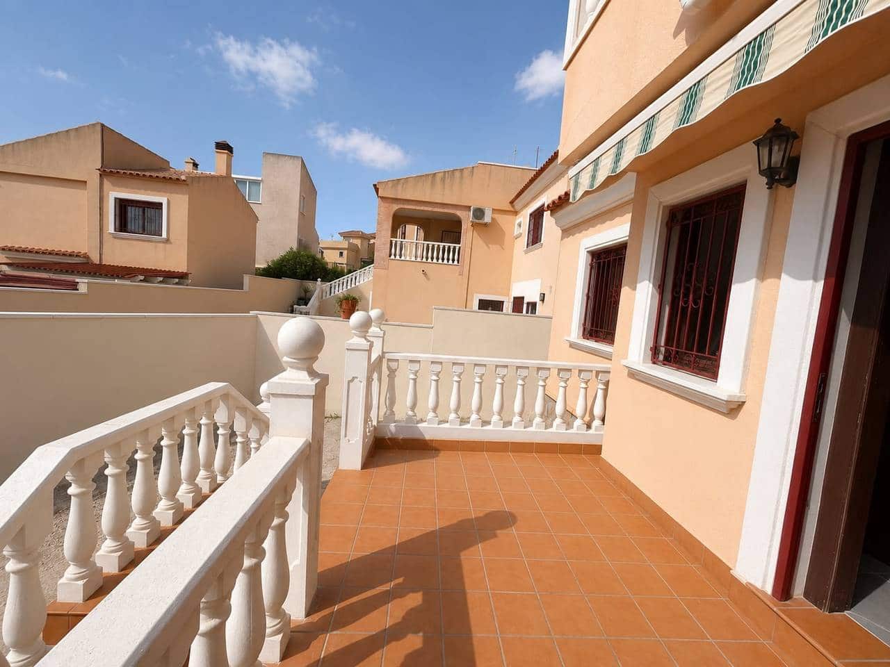 2 bedroom Villa for sale in Villamartin with pool garage - € 220,000 (Ref: 10004374)