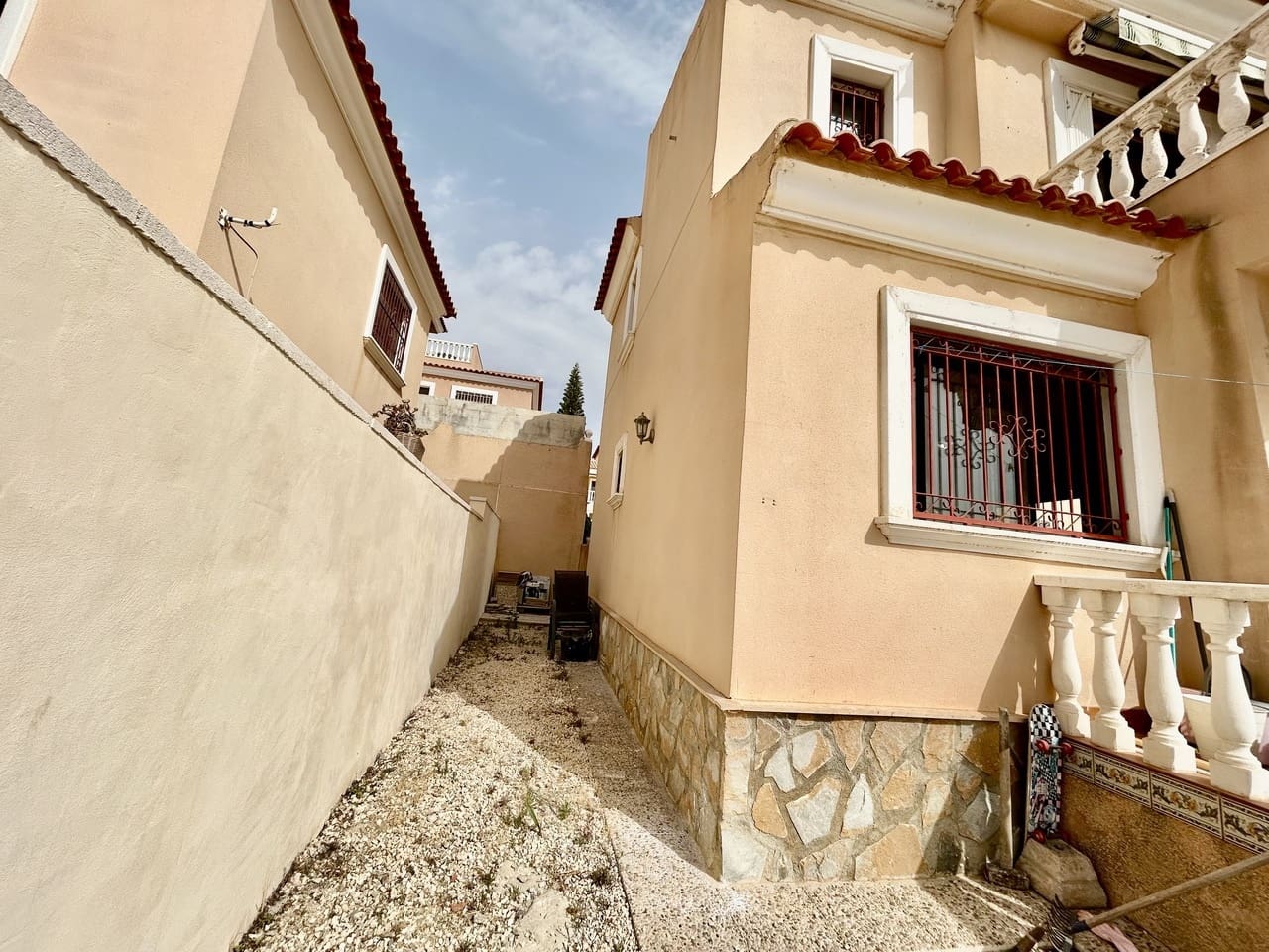 2 bedroom Villa for sale in Villamartin with pool garage - € 220,000 (Ref: 10004374)