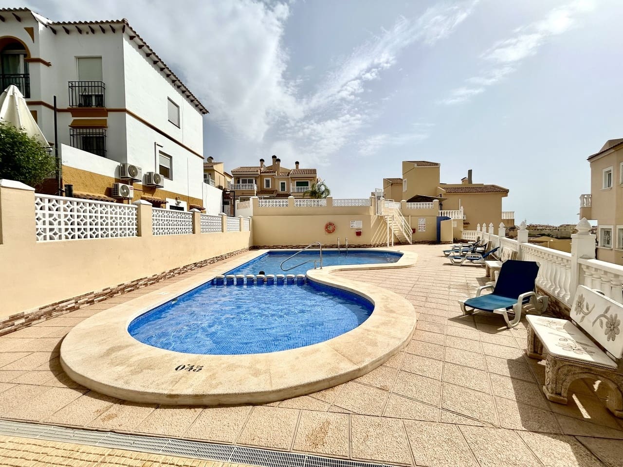 2 bedroom Villa for sale in Villamartin with pool garage - € 220,000 (Ref: 10004374)
