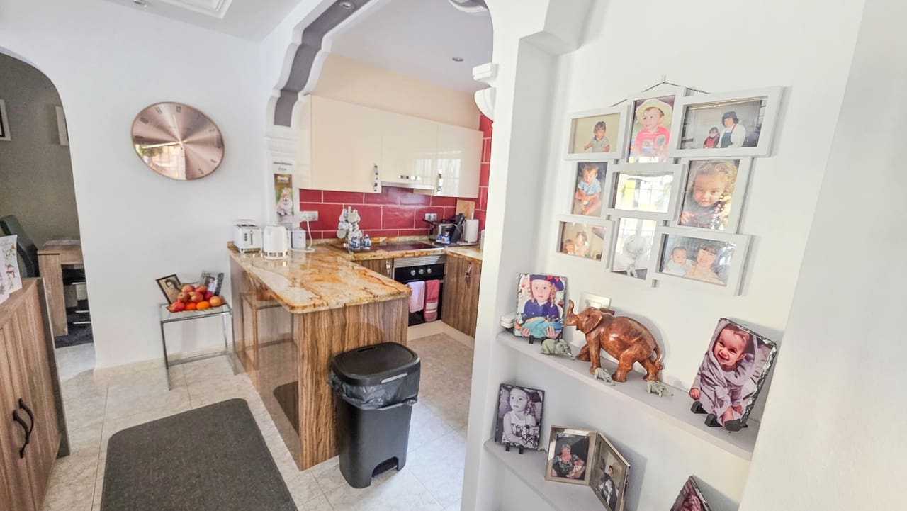 3 makuuhuone Huvila myytävänä paikassa Villamartin mukana 
autotalli - 269 995 € (Ref: 10008143)
