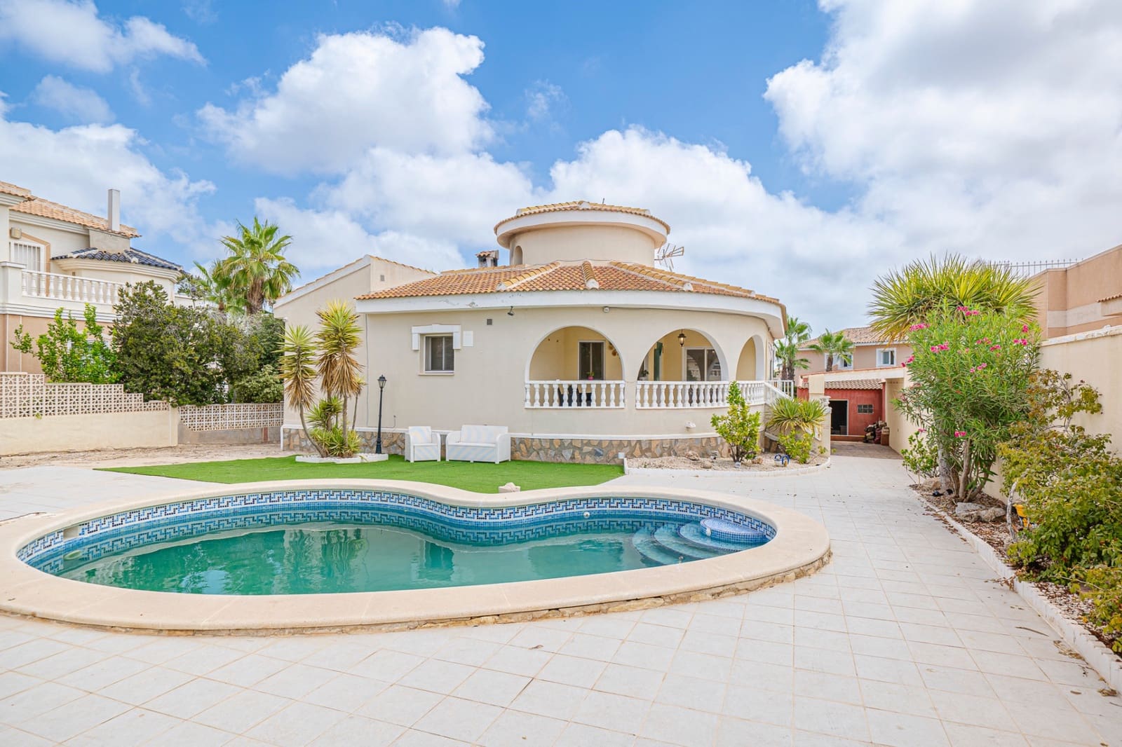 3 slaapkamer Villa te koop in Ciudad Quesada met zwembad - € 399.000 (Ref: 10012293)
