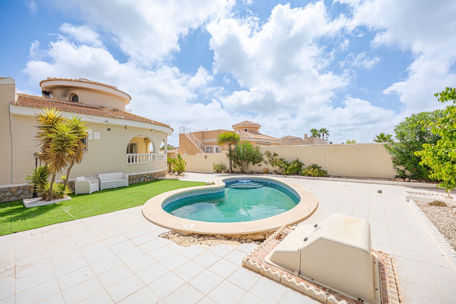 3 slaapkamer Villa te koop in Ciudad Quesada met zwembad - € 399.000 (Ref: 10012293)
