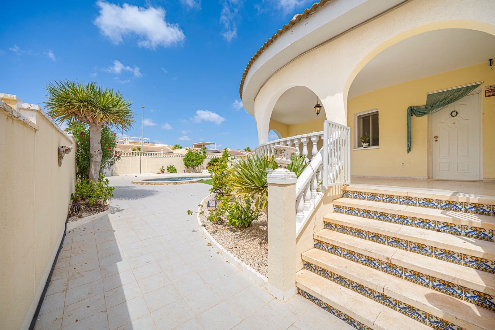 3 slaapkamer Villa te koop in Ciudad Quesada met zwembad - € 399.000 (Ref: 10012293)