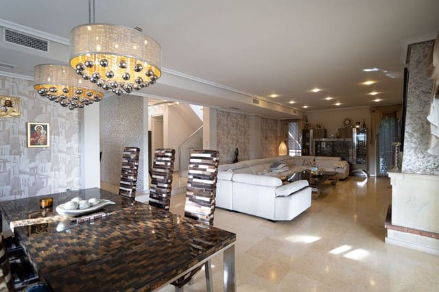 5 bedroom Villa for sale in La Mata, Torrevieja with pool garage - € 1,170,000 (Ref: 10015922)
