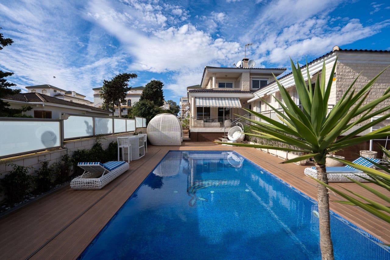 5 bedroom Villa for sale in La Mata with pool garage - € 1,170,000 (Ref: 10015922)