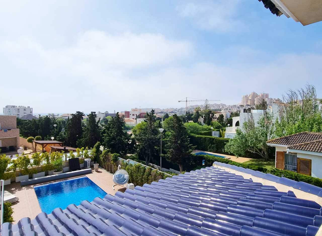 5 bedroom Villa for sale in La Mata with pool garage - € 1,170,000 (Ref: 10015922)