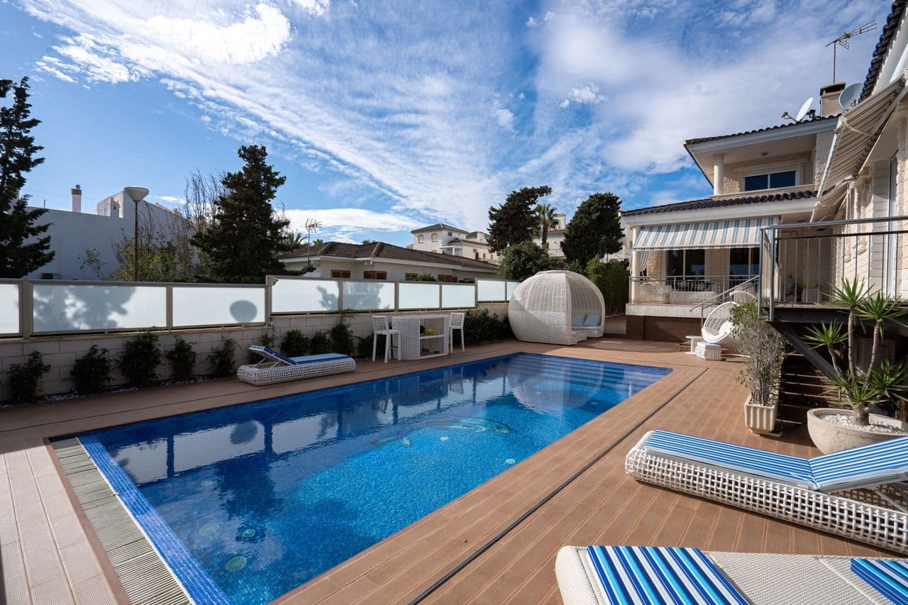5 bedroom Villa for sale in La Mata with pool garage - € 1,170,000 (Ref: 10015922)
