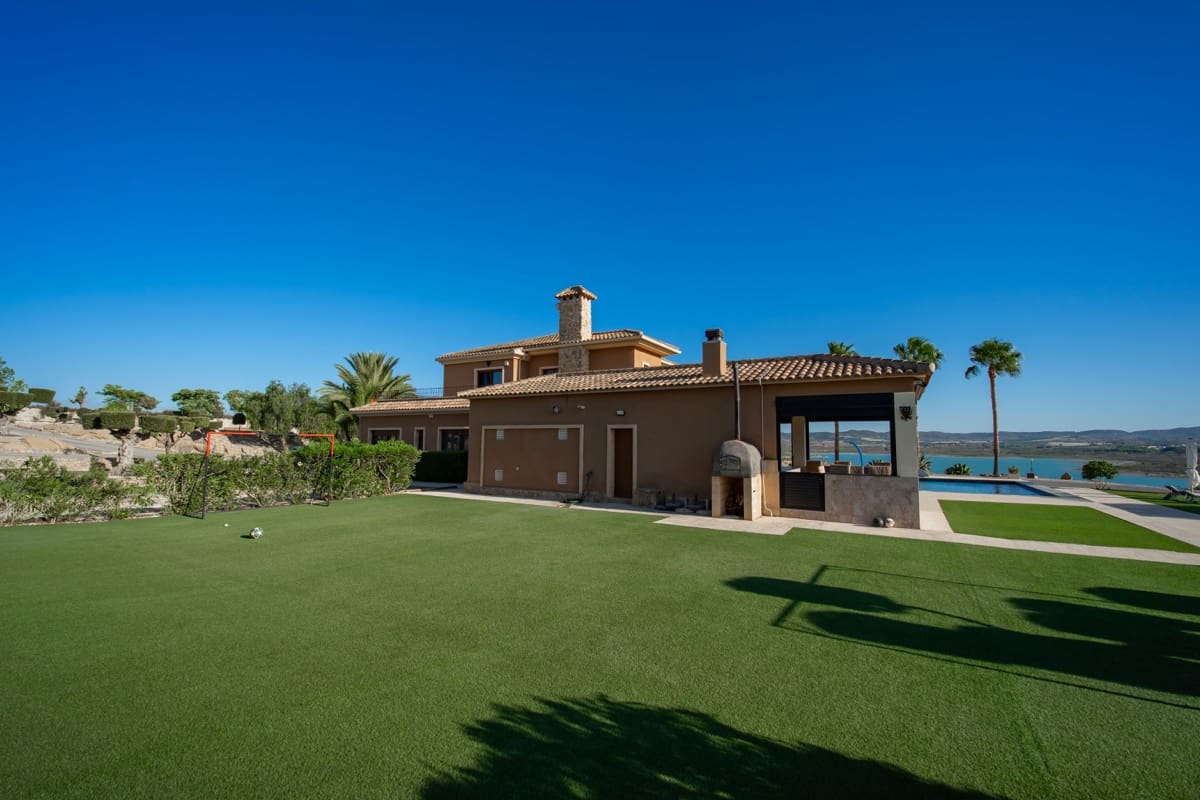 6 bedroom Villa for sale in Torremendo with pool - € 2,250,000 (Ref: 10021217)
