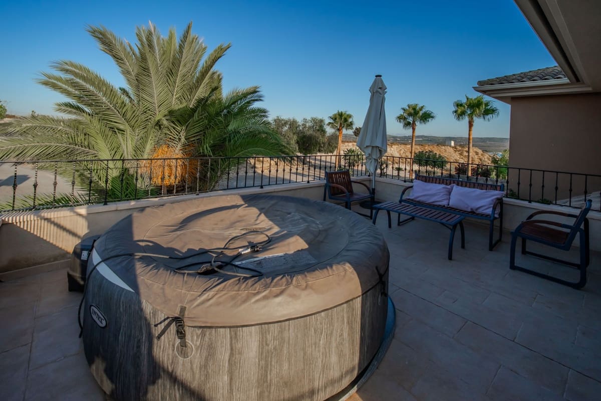 6 bedroom Villa for sale in Torremendo with pool - € 2,250,000 (Ref: 10021217)