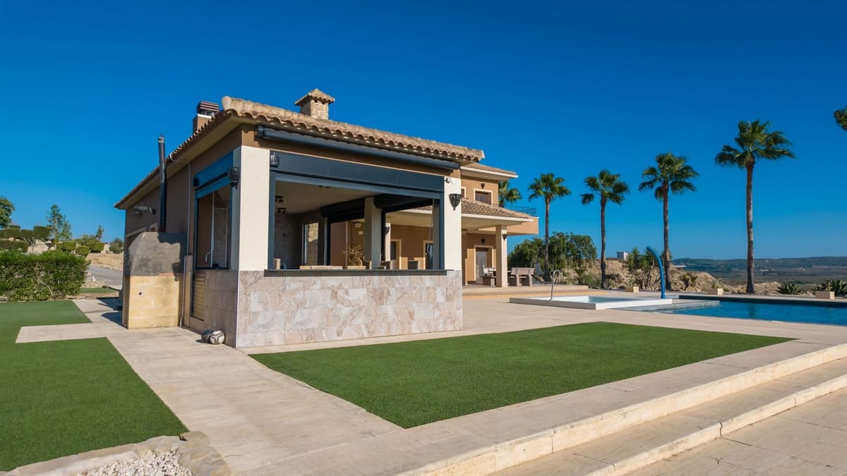 6 bedroom Villa for sale in Torremendo with pool - € 2,250,000 (Ref: 10021217)