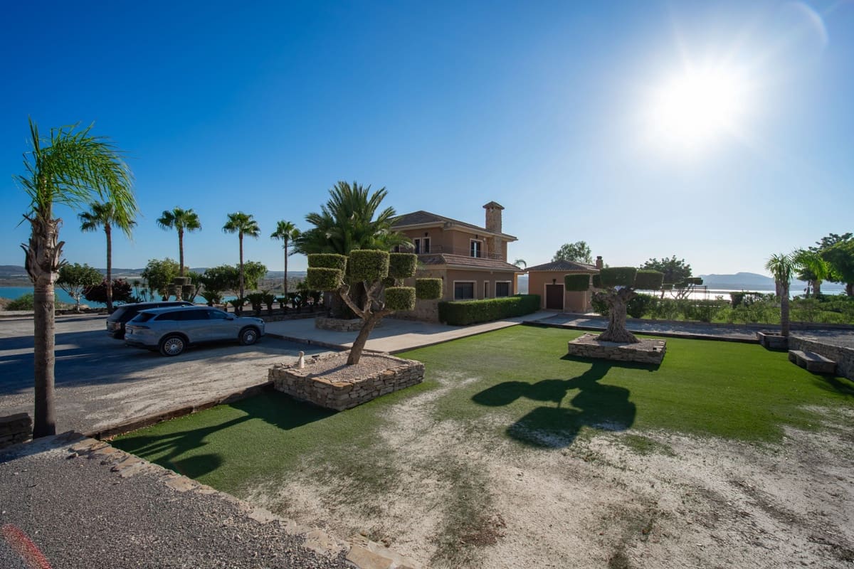 6 bedroom Villa for sale in Torremendo with pool - € 2,250,000 (Ref: 10021217)