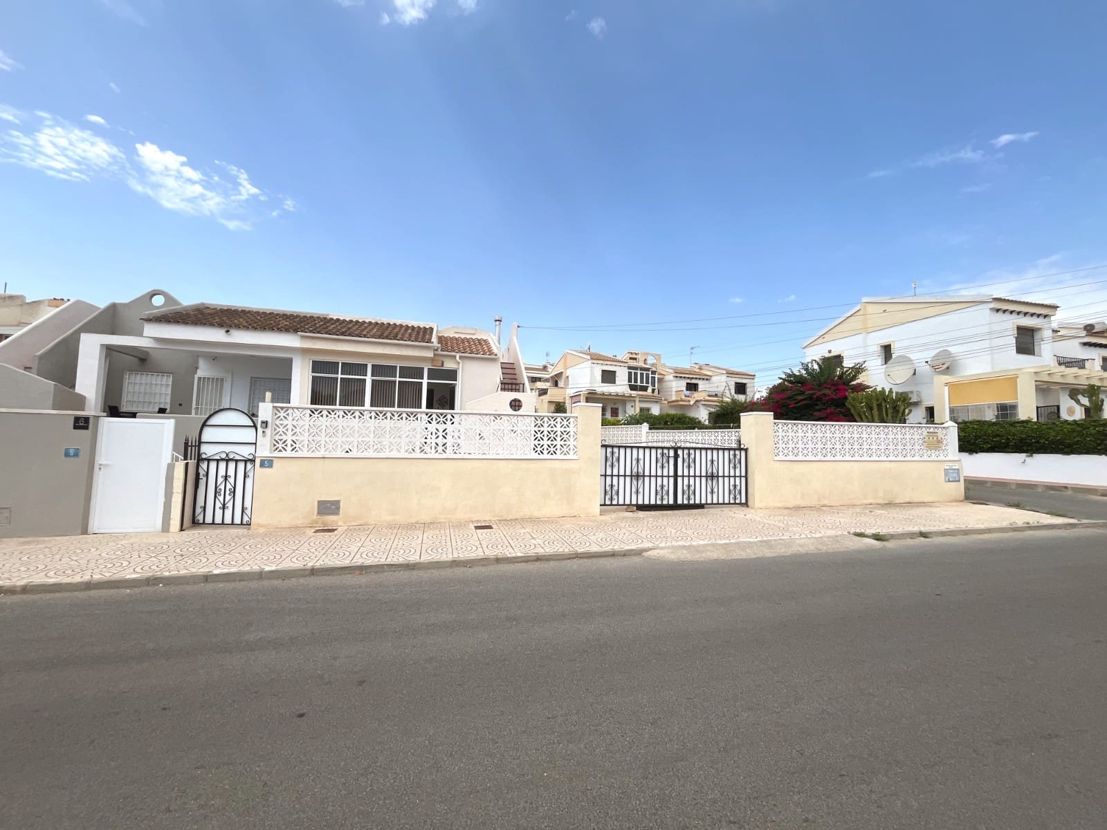 Bungalow de 2 habitaciones en Ciudad Quesada en venta con piscina - 165.000 € (Ref: 10021218)