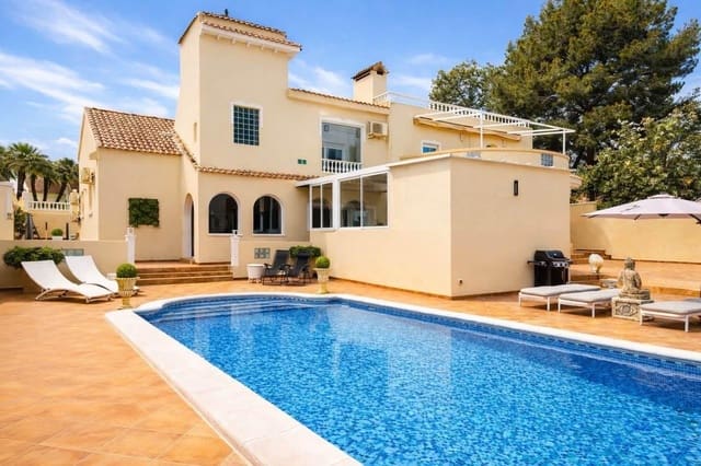 4 slaapkamer Villa te koop in San Miguel de Salinas met zwembad garage - € 799.000 (Ref: 10021219)