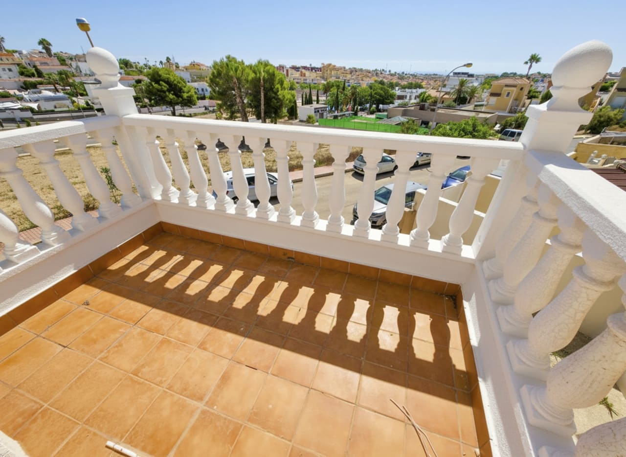 2 bedroom Villa for sale in Villamartin with pool garage - € 217,950 (Ref: 10023014)