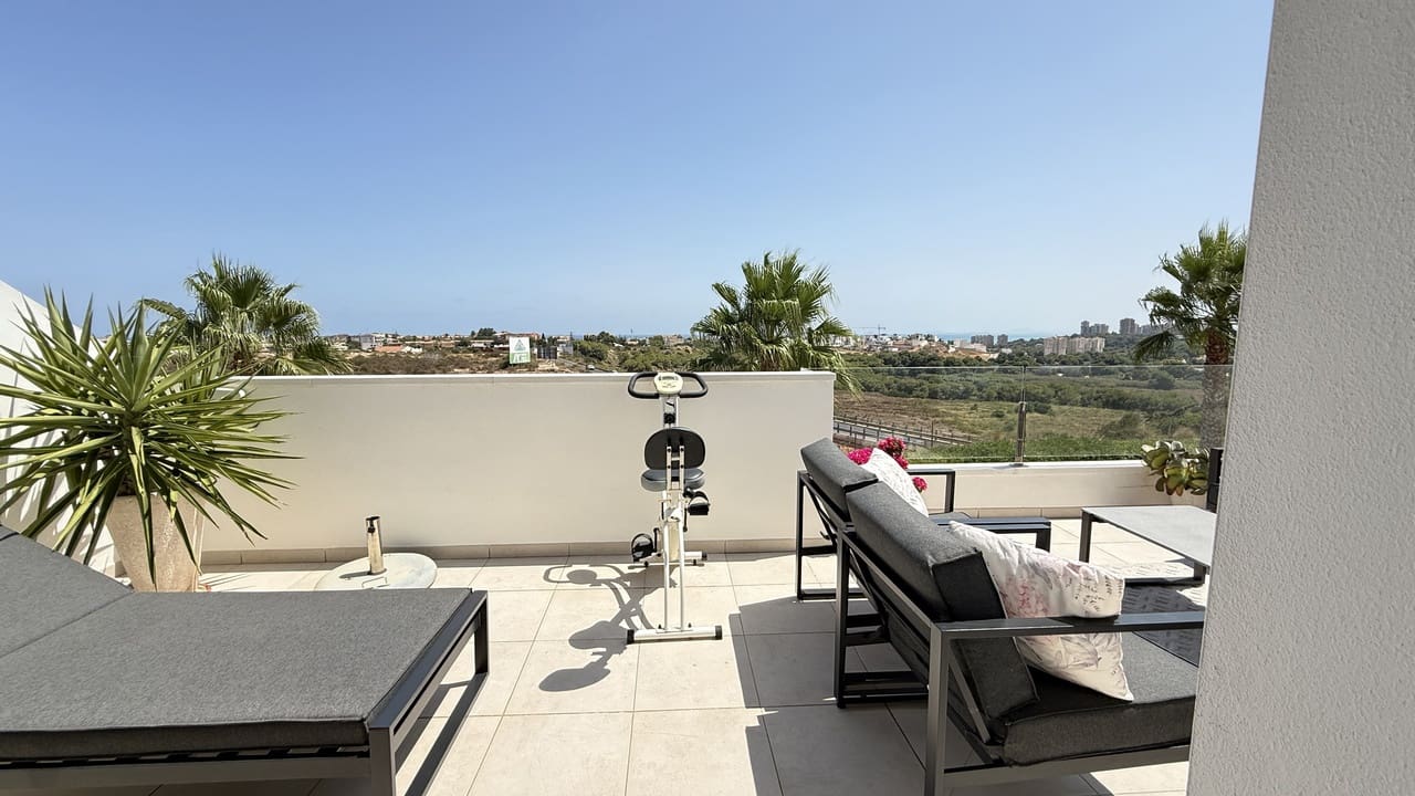 3 quarto Casa em Banda para venda em Cabo Roig com piscina garagem - 395 000 € (Ref: 10023455)